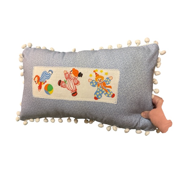 Blue and White Accent Pillows for a Stylish Touch - Picture 1 of 2
